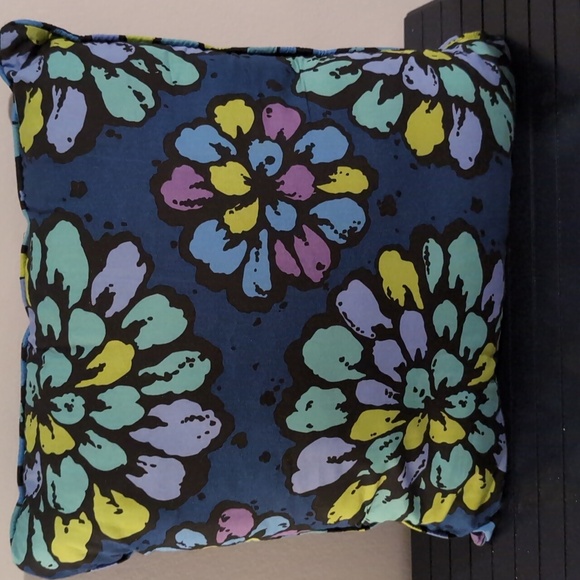 Vera Bradley Indigo Pop Throw Pillow retired pattern. - Picture 1 of 3